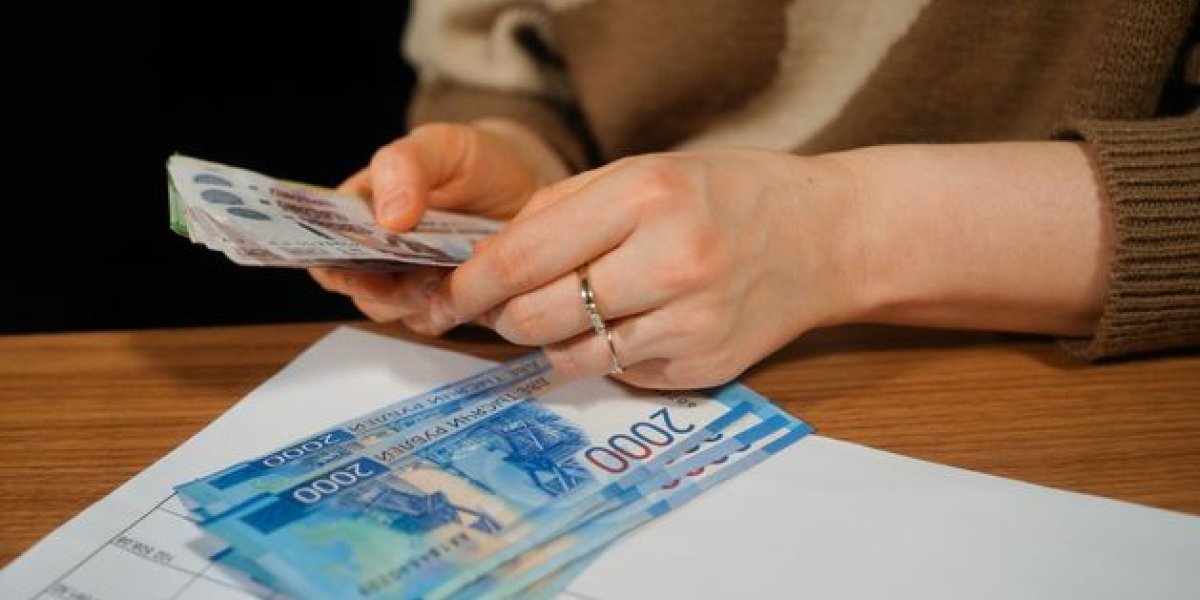 Новогодний сюрприз или обязаловка: кому положена 13-я зарплата Новогодний сюрприз или обязаловка: кому положена 13-я зарплата